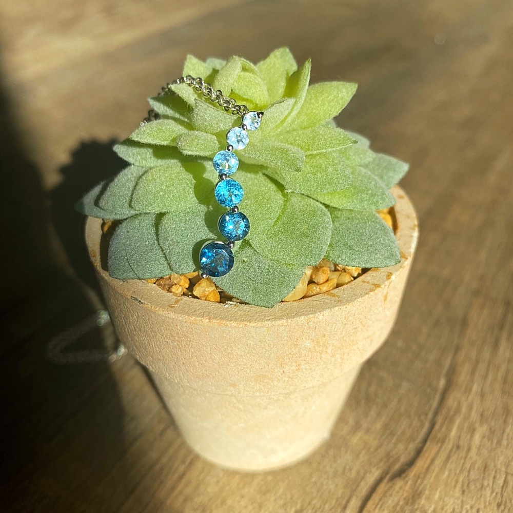 10K THL Curved Pendant Necklace